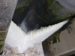 FZ033850 Water flowing out of lock on Cardiff barrage.jpg